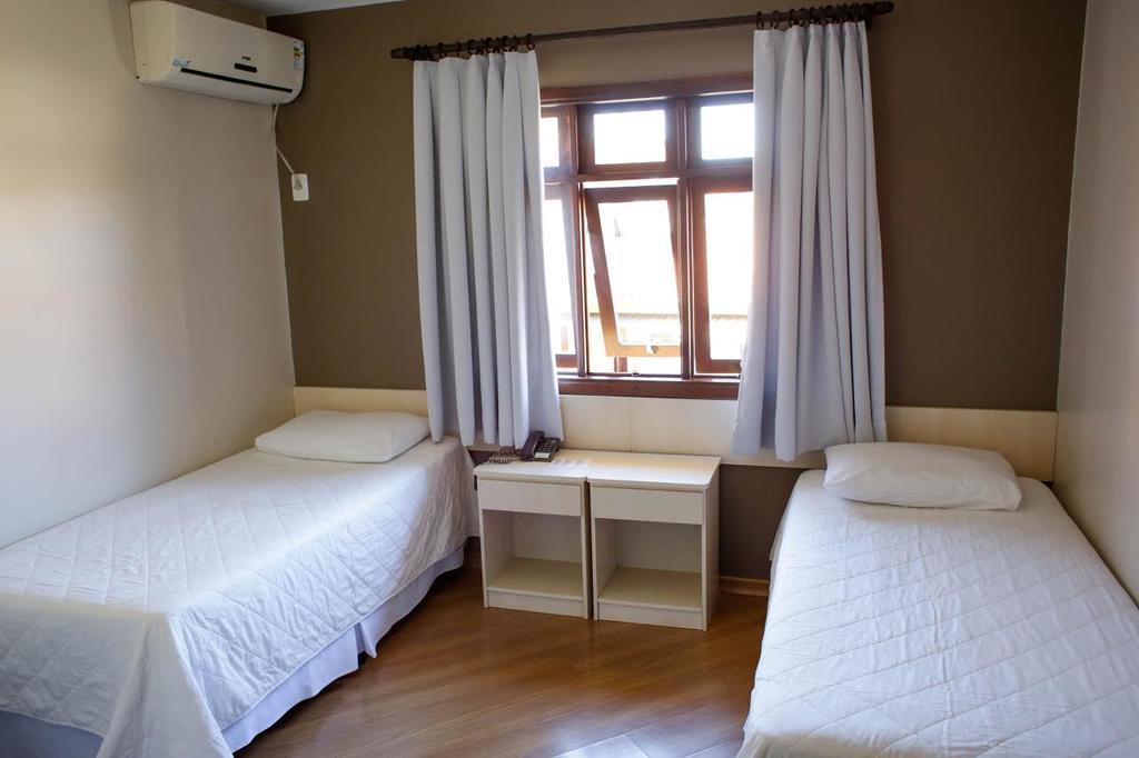 Hotel Abib Irati  Buitenkant foto